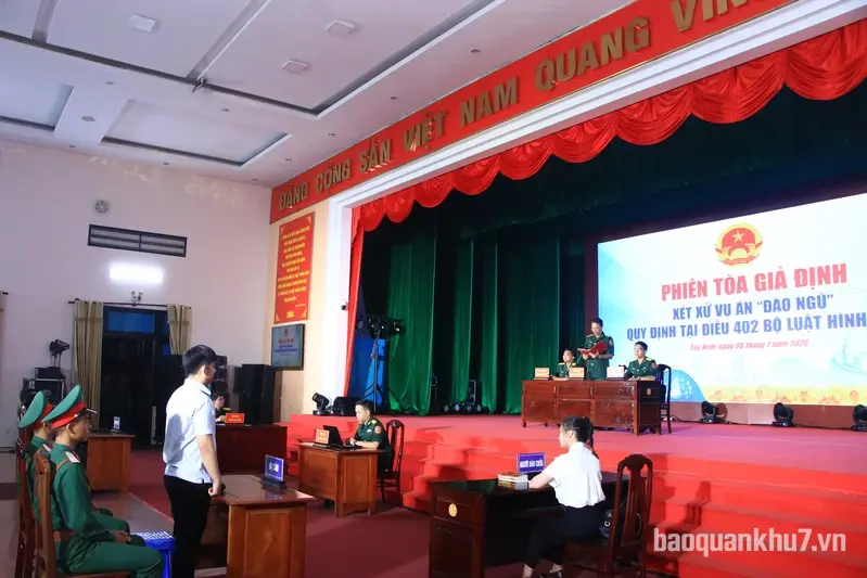 Tuyên truyền, phổ biến giáo dục pháp luật cho cán bộ, chiến sĩ Sư đoàn 5