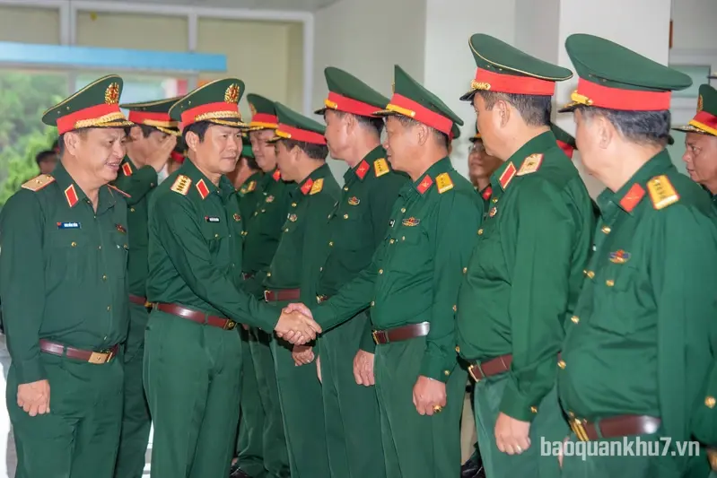 Đại tướng Nguyễn Tân Cương làm việc với Bộ chỉ huy quân sự tỉnh Lâm Đồng