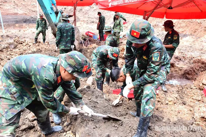 Tìm thấy thêm 18 hài cốt liệt sĩ tại công viên Lê Thị Riêng

