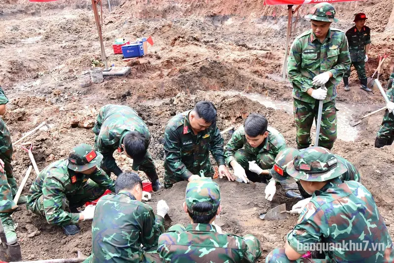 Tìm thấy thêm 10 hài cốt liệt sĩ tại công viên Lê Thị Riêng trong ngày 14/8
