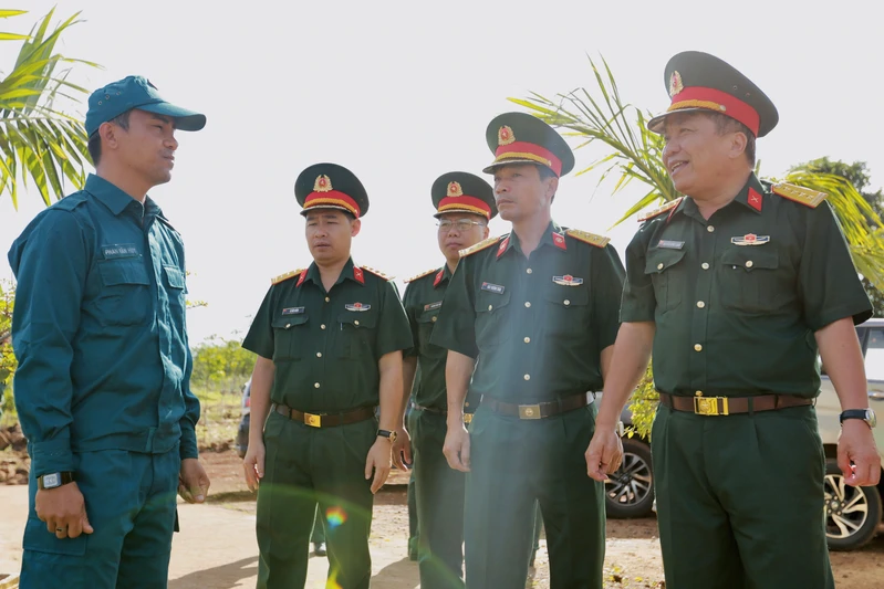 Quân khu 7 kiểm tra công tác chuẩn bị các hoạt động động viên lực lượng hỗ trợ thi công Trường phổ thông nội trú liên cấp tại tỉnh Lâm Đồng