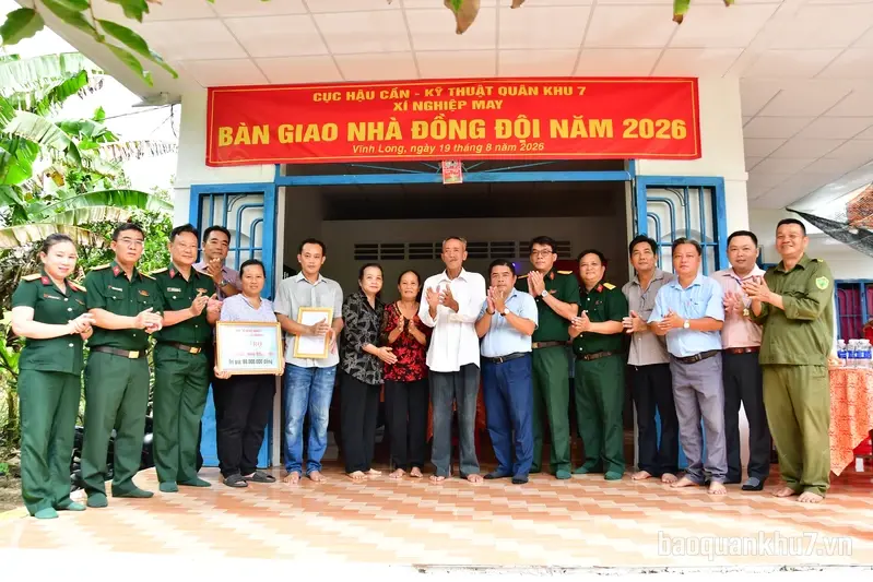Xí nghiệp may, Cục Hậu cần – Kỹ thuật Quân khu bàn giao “Nhà đồng đội”