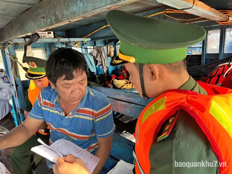 Tăng cường bám biển, giữ vững kỷ cương nghề cá

