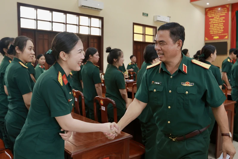 Thủ trưởng Quân khu 7 thăm, động viên các lực lượng tham gia chương trình “Tổ quốc trong tim” 