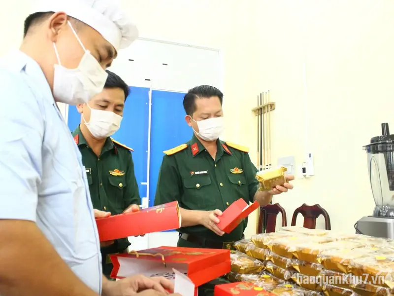 Bánh Trung thu nghĩa tình người lính