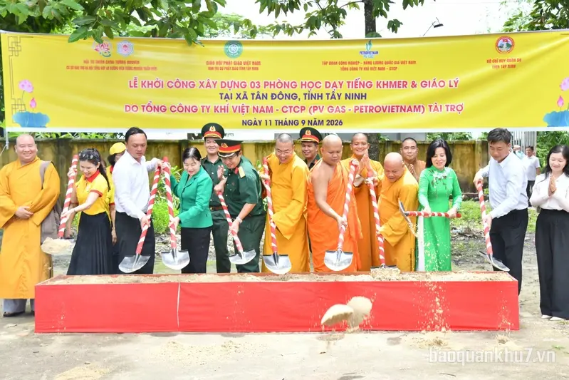      Bộ CHQS tỉnh Tây Ninh phối hợp khởi công xây dựng phòng học cho con em đồng bào Khmer      