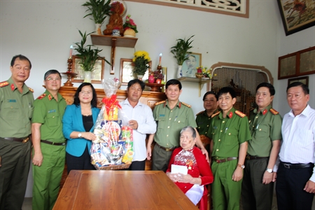 Kỷ niệm 63 năm ngày thành lập Mặt trận Tổ quốc Việt Nam (10-9)
Tỉnh Đồng Nai huy động sức mạnh đại đoàn kết toàn dân tộc vào mạch nguồn thi đua yêu nước