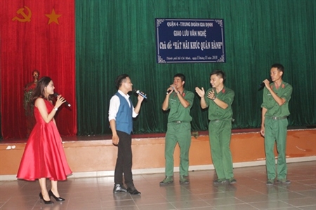 Ban CHQS Quận 4 phối hợp tổ chức văn nghệ cho chiến sĩ Trung đoàn Gia Định
