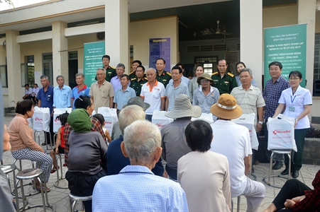 Bệnh viện Quân y 7A làm công tác từ thiện tại xã Ninh Điền, huyện Châu Thành, tỉnh Tây Ninh