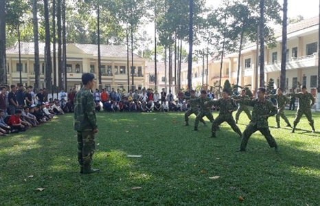 Quận Bình Tân đưa thanh niên chuẩn bị nhập ngũ về nguồn và tham quan đơn vị Quân đội