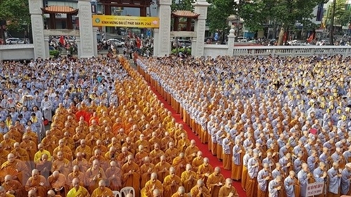 Tôn trọng quyền tự do, tín ngưỡng của nhân dân trên cơ sở lợi ích quốc gia, dân tộc