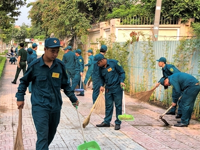 Chi đoàn Ban CHQS quận 8 ra quân “Ngày chủ nhật xanh”