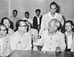 Lời Bác Hồ dạy ngày này năm xưa: “Công trạng của cá nhân chủ yếu là nhờ tập thể mà có. Vì vậy người có công trạng không nên tự kiêu mà cần khiêm tốn”