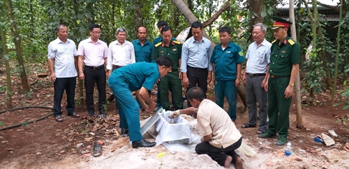 Ban CHQS huyện Châu Đức quy  tập hài cốt liệt sĩ