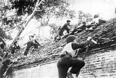 Lời Bác Hồ dạy ngày này năm xưa: “Dân quân, tự vệ và du kích là lực lượng của toàn dân tộc, là một lực lượng vô địch, là một bức tường sắt của Tổ quốc”