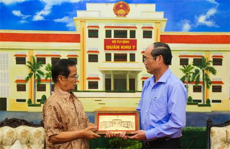 Bộ Tư lệnh Quân khu 7 tiếp đoàn Ủy ban chuyên trách Chính phủ Vương quốc Campuchia