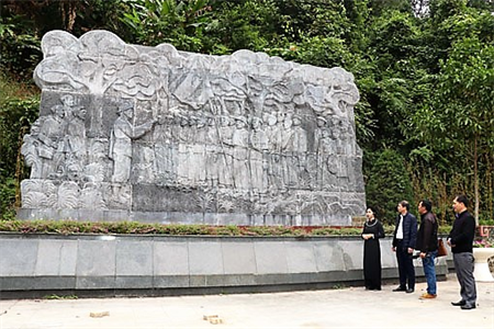 Quân đội anh hùng của dân tộc anh hùng