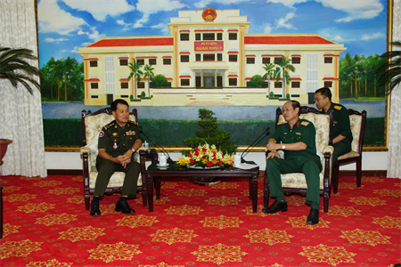 Bộ Tổng Tư lệnh Quân đội Hoàng gia Campuchia chúc mừng Quân khu 7 nhân ngày 22/12