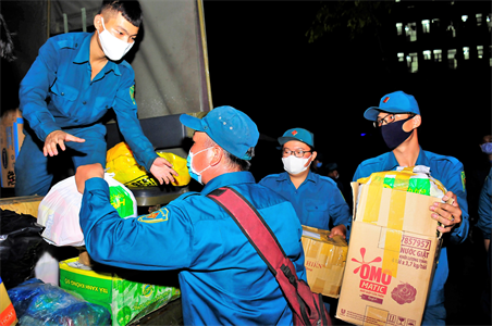 Hình ảnh đẹp của lính “Sao vuông” mùa dịch Covid