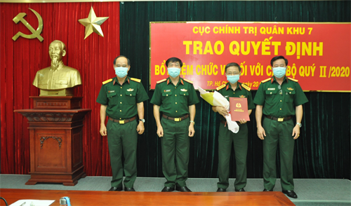 Cục Chính trị Quân khu 7 trao quyết định bổ nhiệm cán bộ quý II năm 2020