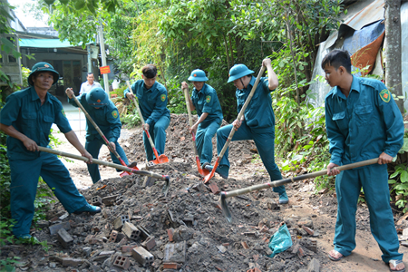 Ban CHQS huyện Châu Thành, tỉnh Tây Ninh làm công tác dân vận tại xã Thanh Điền