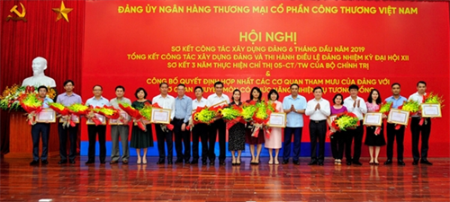 VietinBank coi trọng công tác xây dựng, chỉnh đốn Đảng, khẳng định và phát huy tốt vai trò lãnh đạo của Đảng trong doanh nghiệp
