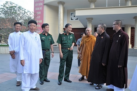 ​Bộ Tư lệnh Quân khu 7 gặp mặt đại biểu già làng, trưởng bản, chức sắc tôn giáo tiêu biểu tỉnh Bình Thuận