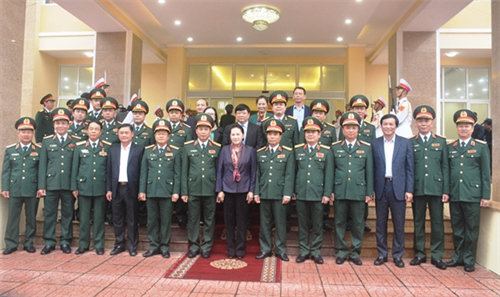 Chủ tịch Quốc hội Nguyễn Thị Kim Ngân thăm, làm việc tại Quân khu 4