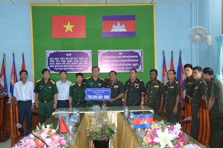 Bộ CHQS tỉnh Tây Ninh 
Tăng cường hợp tác với 2 tiểu khu quân sự kết nghĩa Campuchia