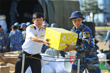 Vùng 2 Hải quân chuẩn bị quà đi thăm, chúc Tết nhà giàn DK1 và Côn Đảo