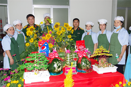 Sư đoàn 5 thi gói bánh chưng, bánh tét
