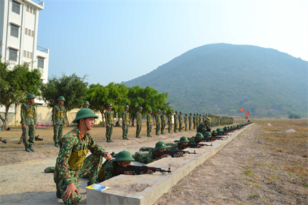 Tiểu đội trưởng – Người anh của tân binh
