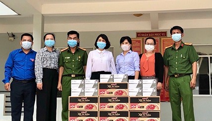 Thị xã Tân Uyên, tỉnh Bình Dương nhiều phần quà hỗ trợ chốt kiểm soát dịch bệnh Covid-19