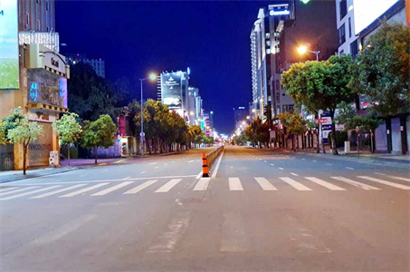 Thành phố Hồ Chí Minh vắng lặng trong đêm
