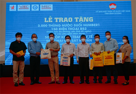 Câu lạc bộ Bất động sản Việt Nam (VREC) và Câu lạc bộ Bất động sản TP.HCM (HREC): 
Hàng ngàn phần quà tặng người dân và tuyến đầu chống dịch