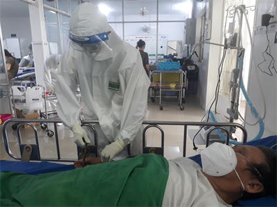 Những nữ chiến sĩ Quân y trên tuyến đầu chống dịch