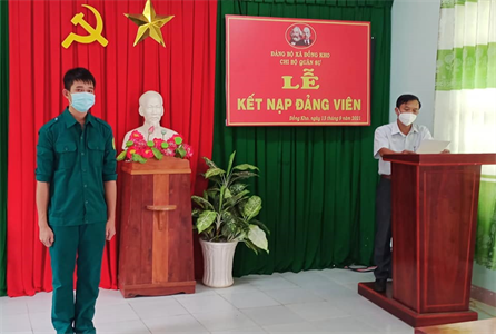 Kết nạp Đảng cho chiến sĩ dân quân tham gia phòng, chống dịch