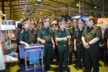 Đại tướng Phùng Quang Thanh luôn quan tâm xây dựng, phát triển ngành công nghiệp quốc phòng​