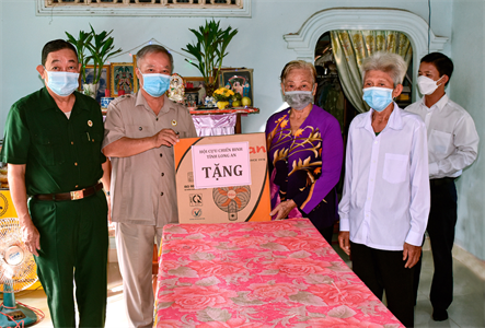 Tỉnh Long An tặng nhà tình nghĩa cho cựu chiến binh