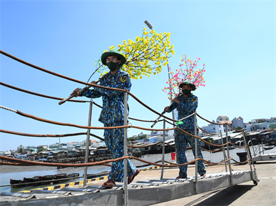 Vùng 2 Hải quân xuất quân chúc tết nhà giàn DK1 và quân, dân huyện Côn đảo