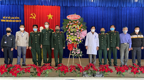 Bộ CHQS tỉnh Lâm Đồng thăm, chúc mừng nhân Ngày Thầy thuốc Việt Nam