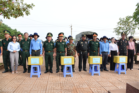 280 hài cốt liệt sĩ Quân tình nguyện Việt Nam được đưa về nước