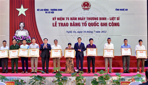 Chủ tịch Quốc hội Vương Đình Huệ dự Lễ trao Bằng Tổ quốc ghi công