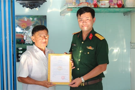 Ban CHQS Quận 6 trao nhà tình nghĩa