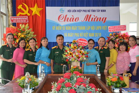 Bộ CHQS tỉnh thăm, chúc mừng Hội liên hiệp Phụ nữ tỉnh Tây Ninh