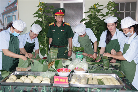 Sư đoàn 5: Hội thi gói bánh và hoa xuân, cây cảnh