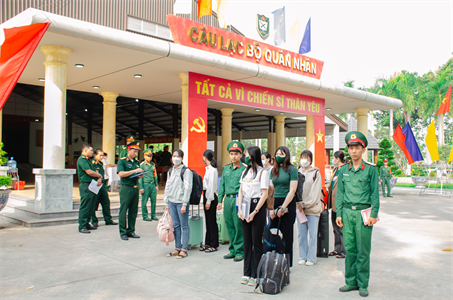 Trường Quân sự Quân khu tiếp nhận huấn luyện chiến sĩ mới nữ năm 2023