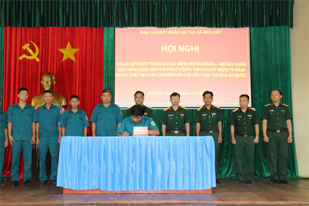 Ban CHQS thị xã Bến Cát, tỉnh Bình Dương ký kết giao ước thi đua năm 2023