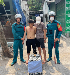 Dân quân phường Hòa Phú, thành phố Thủ Dầu Một bắt trộm