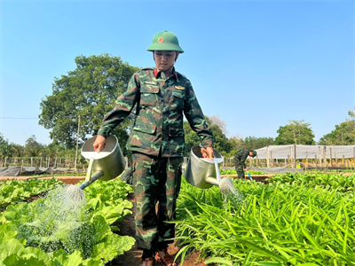 Chung sức chăm lo cho chiến sĩ mới